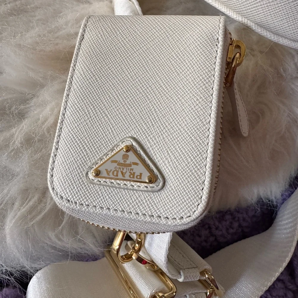 BRAND NEW PRADA Re-Edition Leather Bag - Picture 3 of 8